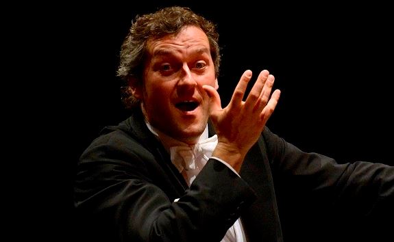 Στις παρυφές του Θρύλου - Μία χώρα, ένας αυτοκράτορας κι ένας ήρωας