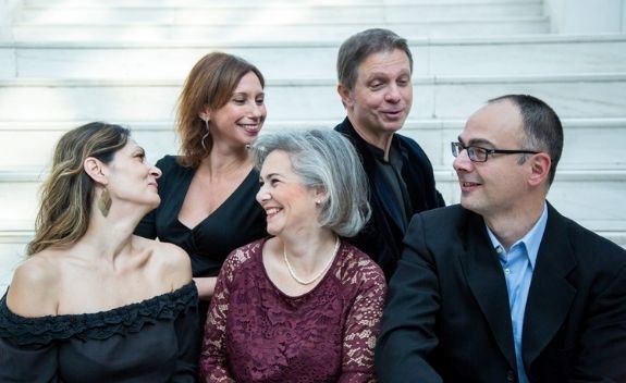 Χορεύοντας…